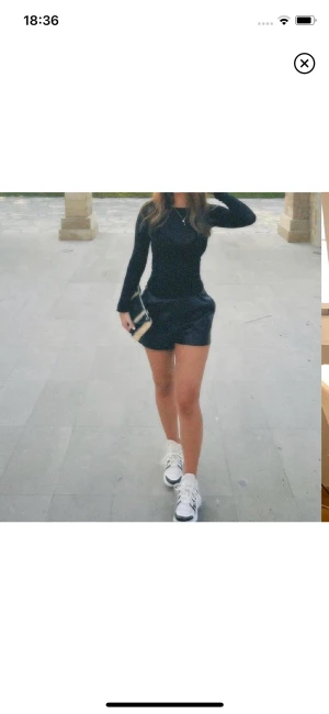 Skinn shorts/ kjol zara - Säljer mina skinn shorts från Zara, slutsålda. Köpta i Köpenhamn😁 Helt nya, lapp kvar! Säljer för 200kr