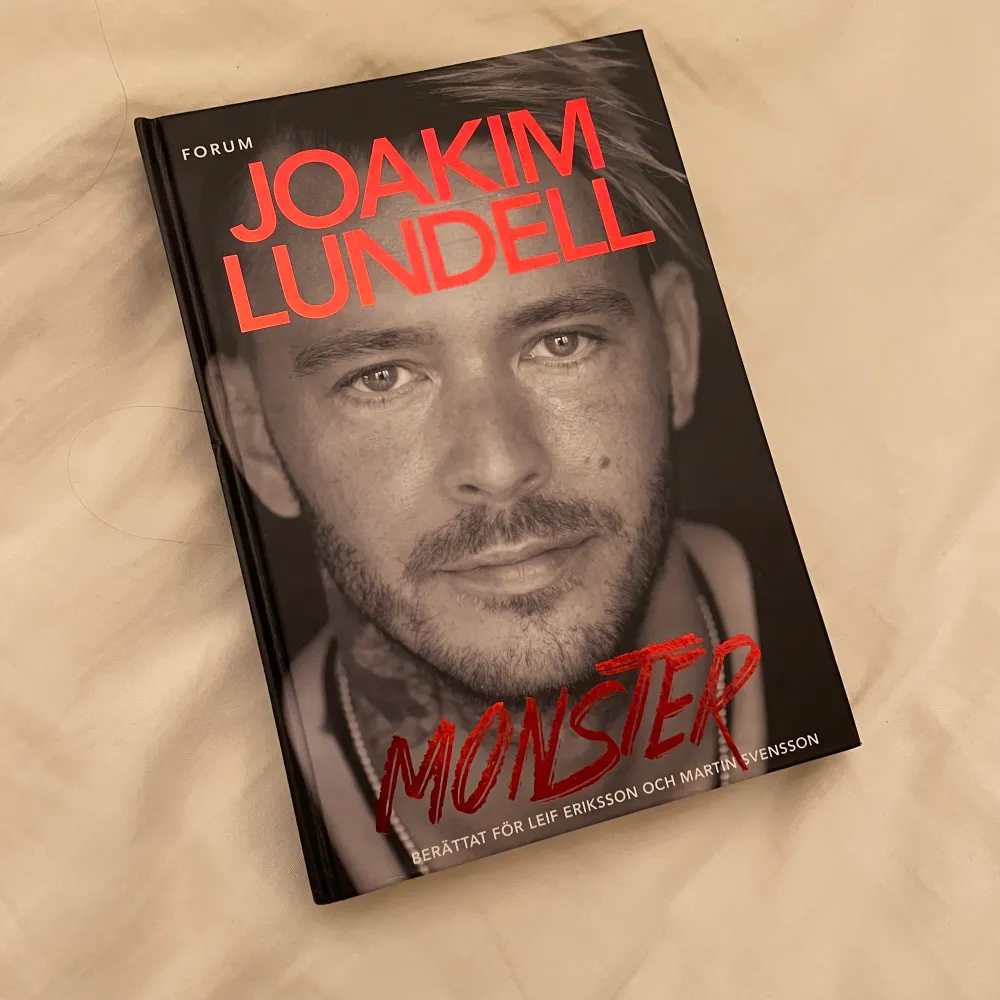 Joakim Lundells bok Minster som handlar om hans tuffa liv och uppväxt och hur han blev den han är idag, som ny, har aldrig läst den, fin i bokhyllan. Övrigt.