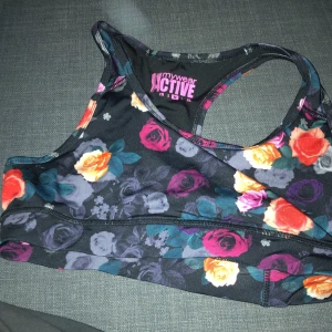 Sport-bh med blommönster  - Sport-bh med stretchigt material 