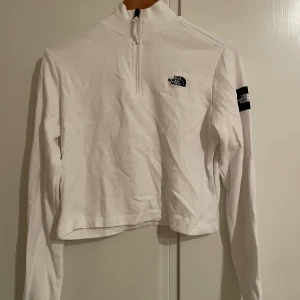 Croppad tröja  - Croppad träningströja. Köparen står för frakt 