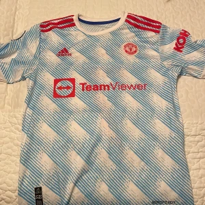 2st Fotbollströjor - Du får 2 för 80kr