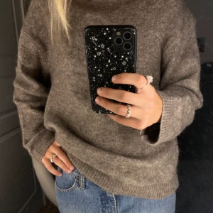 Stickad tröja - Jättefin stickad tröja från Hm, köpt för 500kr! Storlek S, köparen står för frakten❤️ DET GÅR FORTFARANDE ATT BUDA DÅ HON SLUTADE SVARA. HÖGSTA BUD 250kr