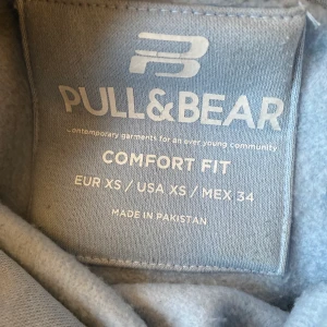 Hoddie blå - Säljes pga strl