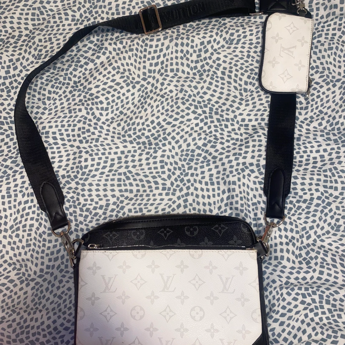 Louis Vuitton Axelväska 