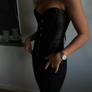 Korsett - Svart korsett. Jag har vanligtvis storlek s