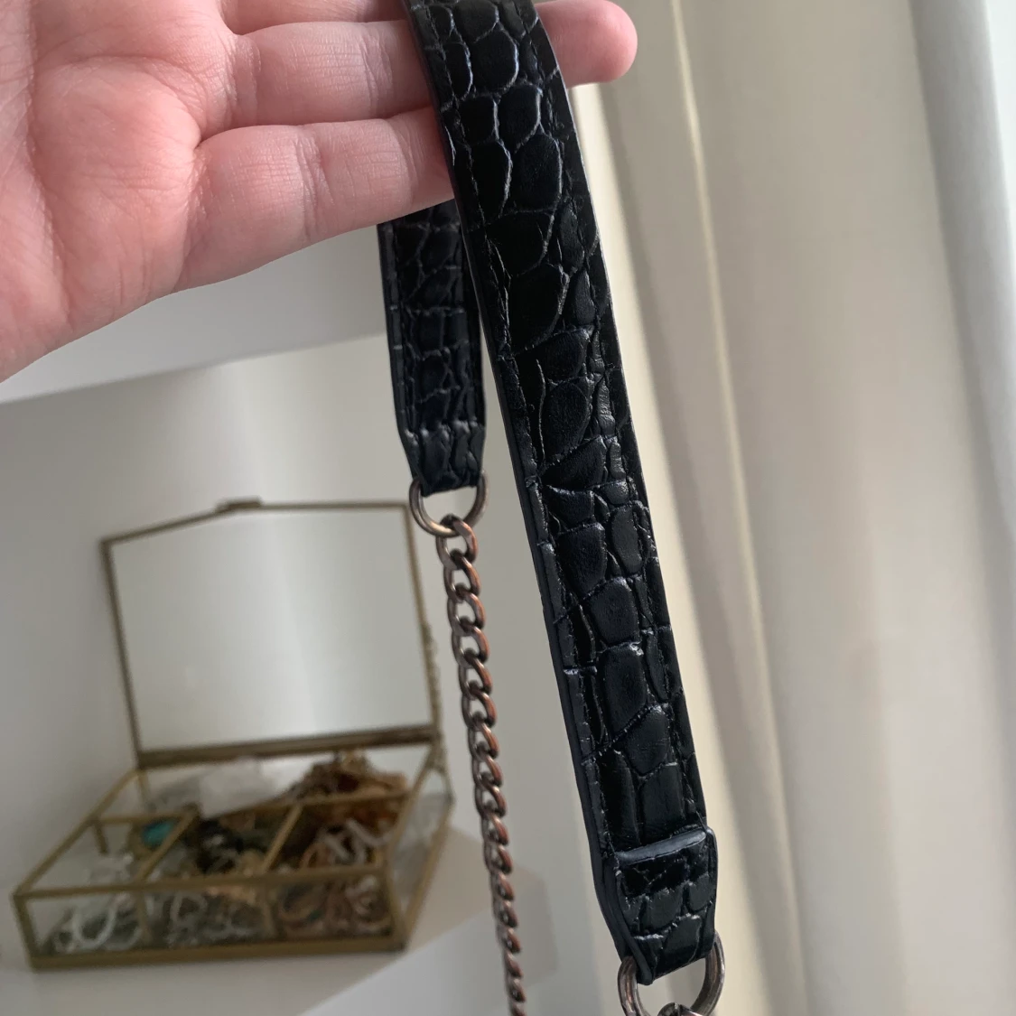 Väska med kedjedetalj - 91