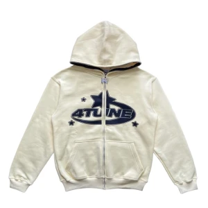 4Tune zip hoodie - Tjena! Säljer nu min riktigt feta y2k zipper från märket ”4Tune”. Hör av er ifall ni är intresserade. OBS tryck inte ”Köp nu•