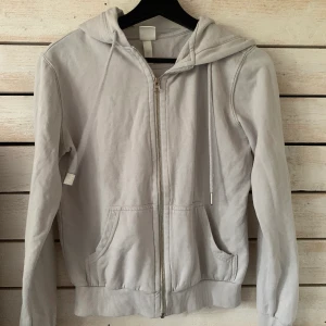 Grå kofta från hm  - Basic grå hm kofta 💓