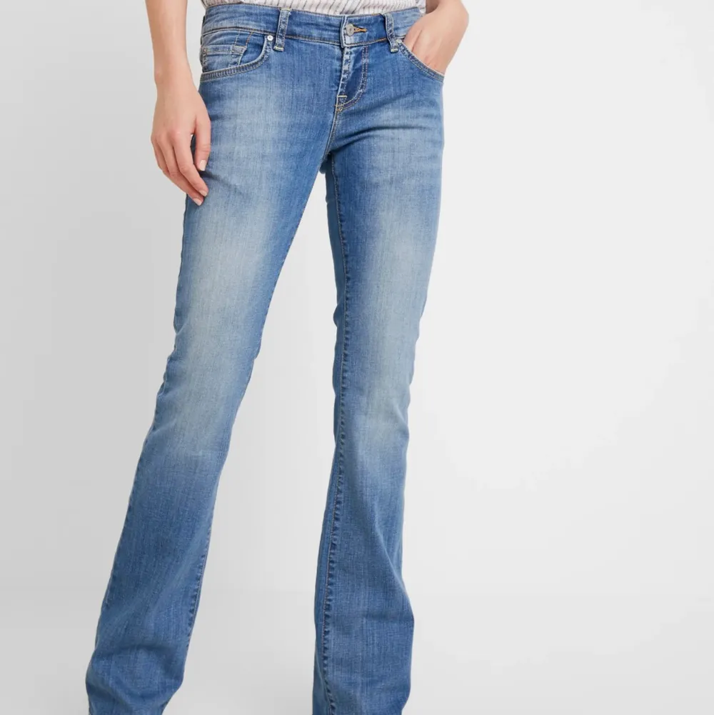 Säljer dessa lågmidjade LBT Bootcut jeansen.Köpte dessa för en vecka sedan och använda 2 gånger. De är i storleken 24/30 vilket passar mig som är 164.❤️. Jeans & Byxor.