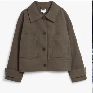 Kappa  - Säljer denna super fina kappa från Kappahl ❤️❤️ storlek S och är i gott skick. Den är helt slutsåld i butik och på hemsidan!!! Kom med egna prisförslag!