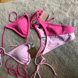 Bikini - Rosa bikini från candypants, helt oanvänd. Säljer pga för liten. Strl s. Nypris 450kr.