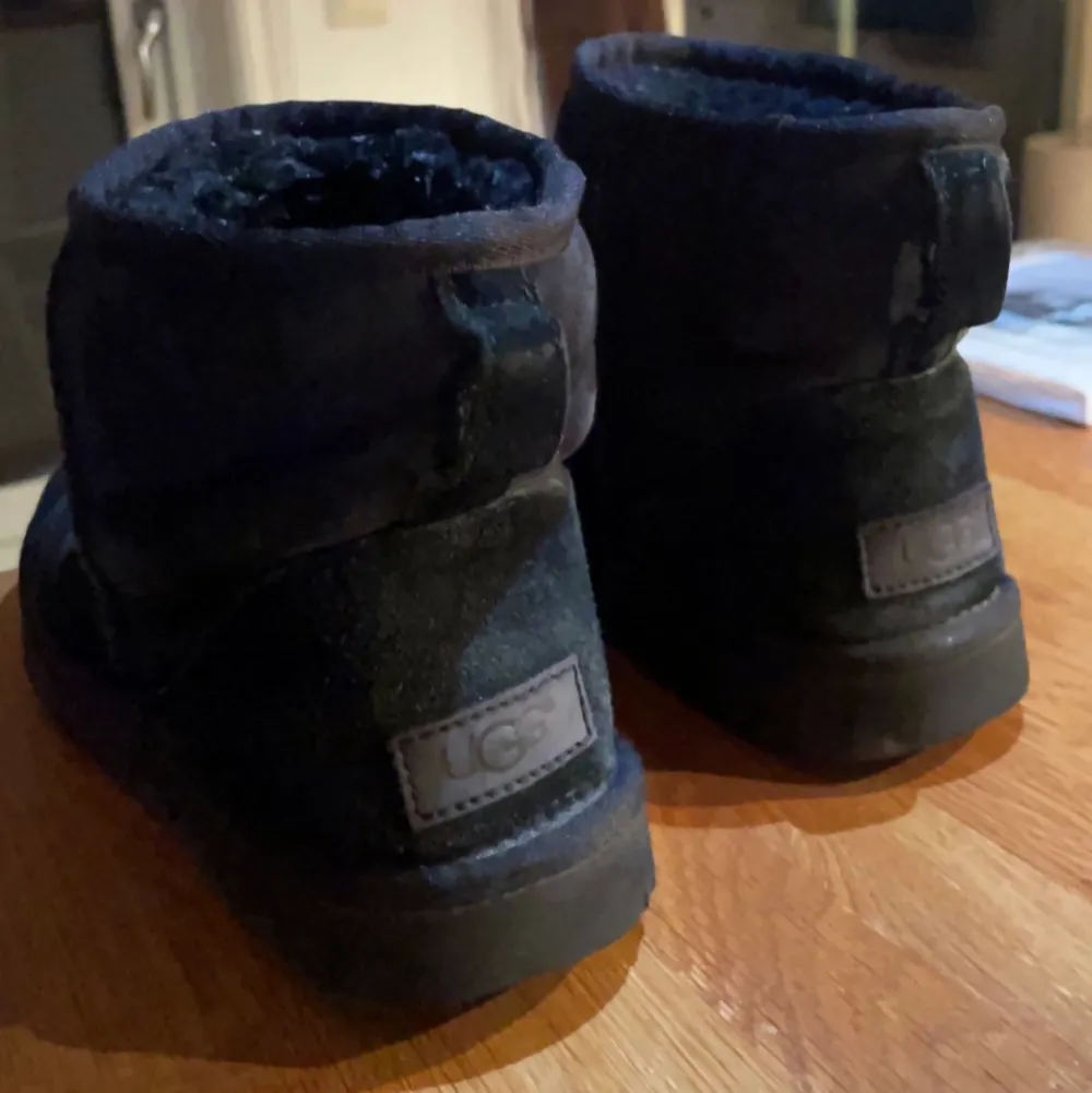 Uggs i använt skick. Använda 1 säsong💕 500kr prutat och klart.. Skor.