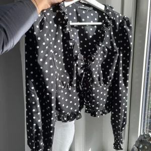 Supersöt prickig topp! - Säljer endast denna för att den är för liten, såå söt ❤️