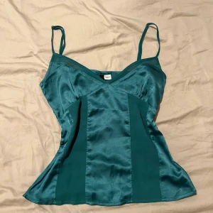 Topp - Charmig topp som passar till 34/36😍🥰
