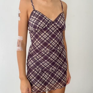 90s/2000s rutig klänning - söt 90s/2000s rutig mesh klänning! ❤️är 165cm, knappt använd