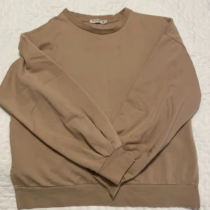 Sweatshirt  - En ljusbrun sweatshirt😀