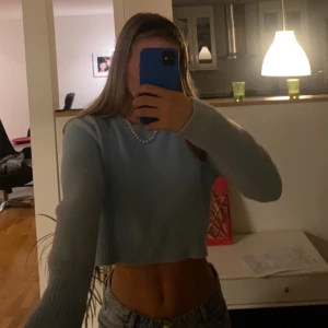 Fluffig tröja från zara - Säljer denna fluffiga tröjan från zara super mysig nu till hösten tyvärr använder jag inte det, storlek S aldrig använd🥰