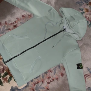 Stone Island Kofta - En Stone island kofta jag inte har användning för  Aldrig använd helt ny och fräsch   Storlek: S