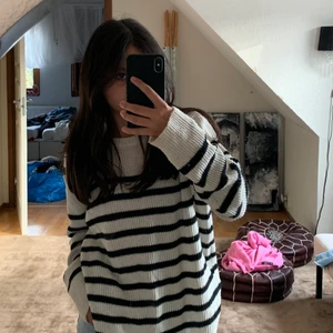 Randig tröja  - En randig stickad tröja köpt från shein som då inte är använd pga att jag gick hem 2 stycken av exakt samma plagg.