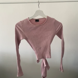 Knyt topp Gina tricot  - Söt tröja som ej kommit till användning! Köparen står för frakt
