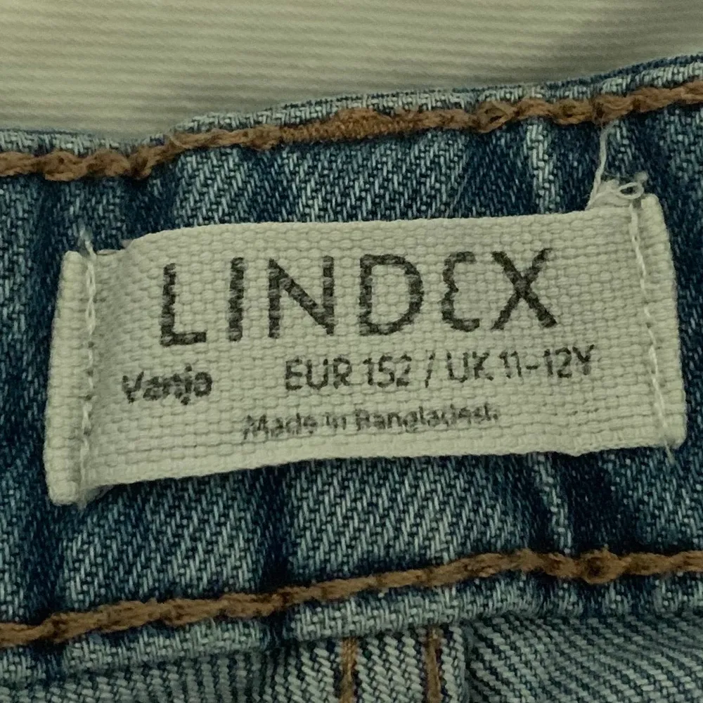 Jeans från Lindex i storlek 152, XXS.. Jeans & Byxor.