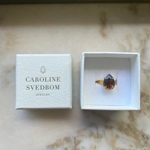 Ring - Säljer nu en sparsamt använd justerbar ring från Caroline swedbom! 