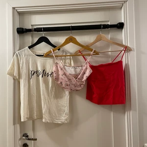 Olika saker - T-shirt kommer ifrån Lindex i stl S och kostar 20kr. De blommiga linnet kommer från Nelly i stl S och kostar 20 kr. De röda linnet kommer ifrån Ginatricot i stl M och kostar 20kr