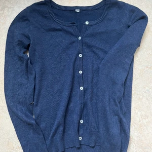 Stjärn kofta  - Super snygg stjärn tröja knappt använd då den inte passar min stil riktigt. Nypris 400kr ungefär säljer för 150kr + frakt❤️