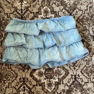 Mini skirt - Söt mini skirt bra skick! Midjemått är både 36 och 38 man kan justera vid knapparna:)