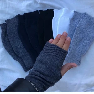 Torgvantar  - Säljer dessa torgvantar i marinblå helt oanvända💗