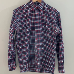 Parklaneskjorta - Fin rutig skjorta. Bild 3 verkar ha tappat lite färg och är lite missvisande