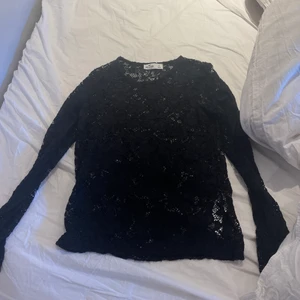 Tröha - Genomskinlig tröja från hollister som man antingen kan ha linne eller bara bh under köpt för 350