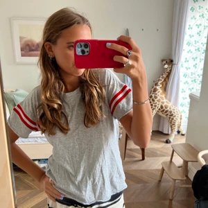 Tshirt - Superfin grå T-shirt 