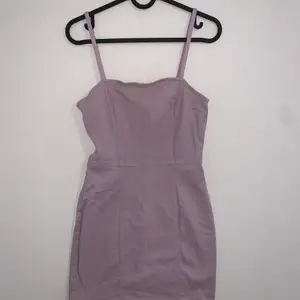 Tight fitting lilac denim dress with a zip up back, very comfortable and good length, great condition. Size 38 but runs small, fits more like a 36 or 34