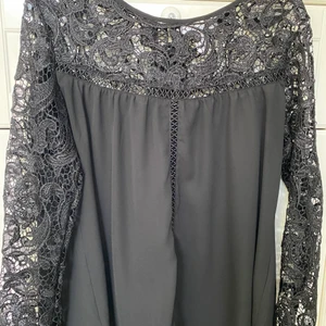 Blus st S  - Blus med mycket vidd i nyskick 50kr + frakt 