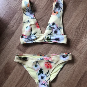 Bikini från H&M - Säljer denna superfina bikini från H&M. Tyvärr har den inte kommit till användning därför att den blev för liten i bysten. 