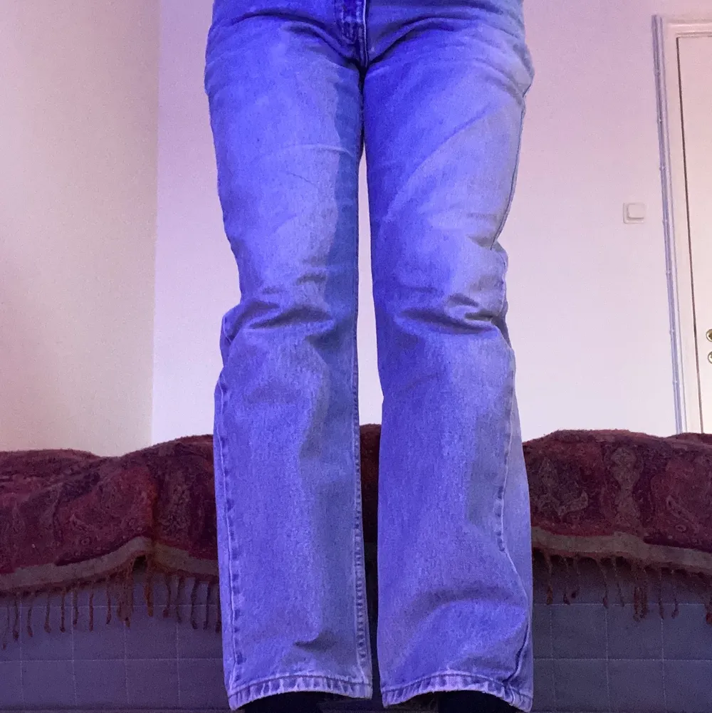 Snygga Levis jeans i modellen 505. Har använt byxorna typ 5 gånger därför säljs dom😁. Jeans & Byxor.