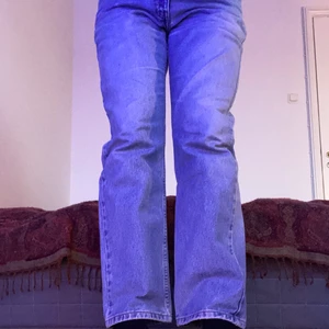 Levis jeans  - Snygga Levis jeans i modellen 505. Har använt byxorna typ 5 gånger därför säljs dom😁