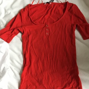 Ribbad topp - Orange ribbad topp från Cubus! XS men är stretchig så passar S också 