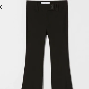 Bershka kostymbyxor  - Helt o använda bara nertagna längst ner för att dom ska bli längre. Jag är 174 och dom passar bra för mig i längden. 💕