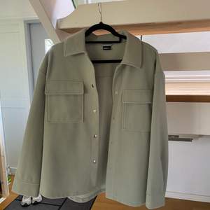 Säljer denna jacka från Gina, använd ett fåtal gånger så den är som ny! Köparen står även för frakt, alternativt möts upp i Göteborg