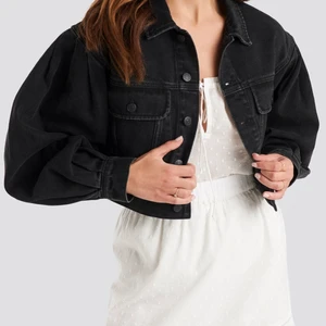 Jeansjacka  - Säljer denna supercoola jeansjackan från NAKD😜 Stl S, väldigt bra skick 