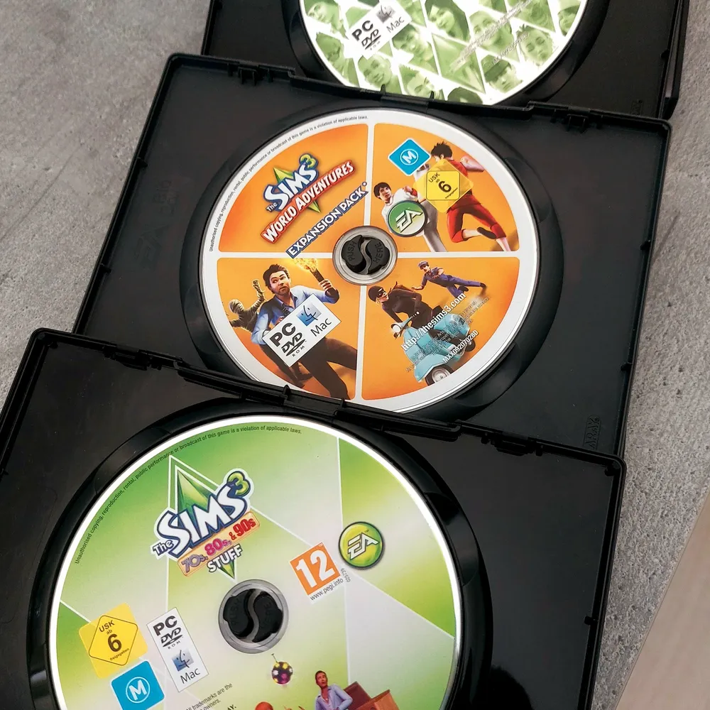 Jag kan tänka mig att skänka bort Sims3 skivor och en Call of Duty skiva.   Köparen står för frakten. HÖR AV ER PRIVAT!❤ Det blir lättare eftersom jag kan ge bort allt ifrån 1- alla 4 skivor samtidigt. Övrigt.