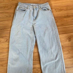 NA-KD jeans - Säljer dessa NA-KD jeans i storlek 38. 100kr 
