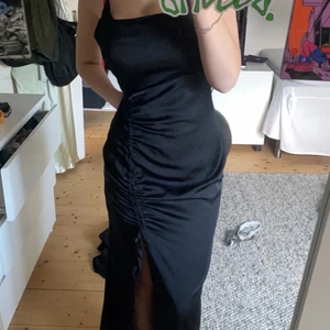 Bal klänning  - Säljer en super fin bal klänning som aldrig är använd