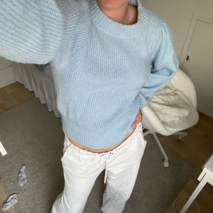 Tröja  - Fin stickad tröja från monki som är otroligt fin, osäker på om jag vill sälja, säljer vid bra pris och frakt tillkommer ( kom med bud själva) 