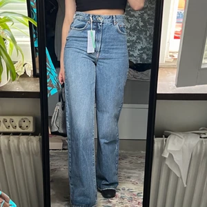 Gina jeans  - Snygga jeans från Gina tricot som sitter snyggt och bekvämt på kroppen. Oanvända, har därmed prislapp kvar. 599kr nypris. Frakt tillkommer🌸