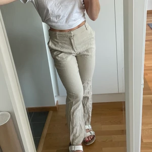 Linnebyxor  - Linnebyxor från Gina tricot i strl 34-36. Frakt står köparen för.