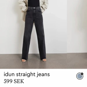 Idun straight jeans  - Säljer mina favoritjeans då de tyvärr inte passar längre. Faller supersnygg över skorna. Är liiite för långa för mig som är 167 cm. 