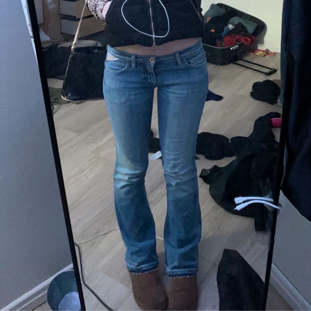 Replay jeans!!! Har ett hål i knät och slitna längst ner på byxorna, skriv privat om ni vill ha bild på de (dom har blivit försmå så kommer ej kunna skicka fler bilder me dom på) . Jeans & Byxor.